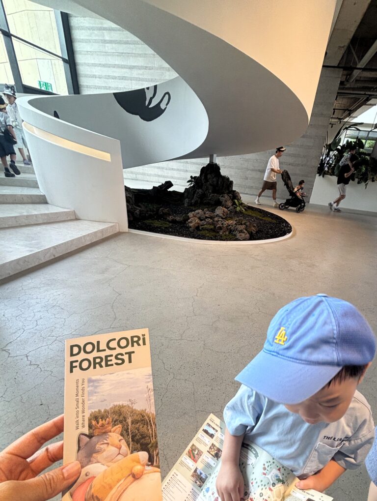 An Interactive Cat-Story Exhibit for Kids 3