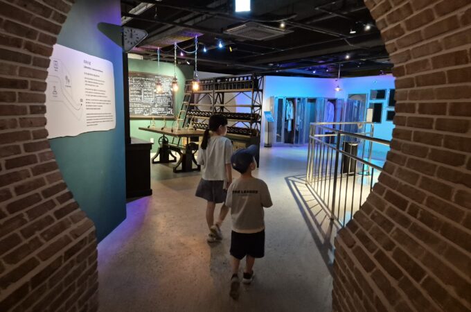 An Interactive Cat-Story Exhibit for Kids 7